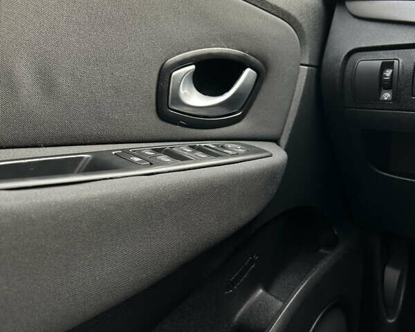 Серый Рено Сценик, объемом двигателя 1.5 л и пробегом 241 тыс. км за 5950 $, фото 27 на Automoto.ua