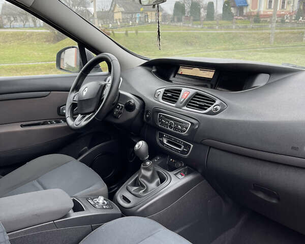 Сірий Рено Сценік, об'ємом двигуна 1.5 л та пробігом 268 тис. км за 6450 $, фото 16 на Automoto.ua