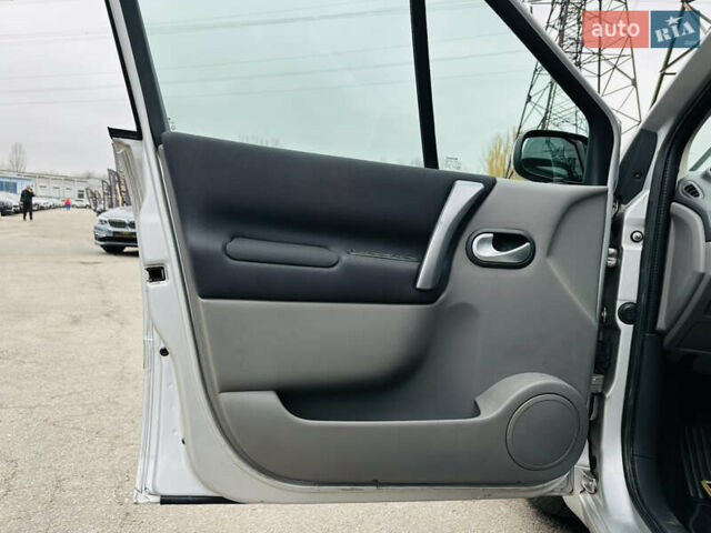 Серый Рено Сценик, объемом двигателя 1.6 л и пробегом 540 тыс. км за 6900 $, фото 15 на Automoto.ua