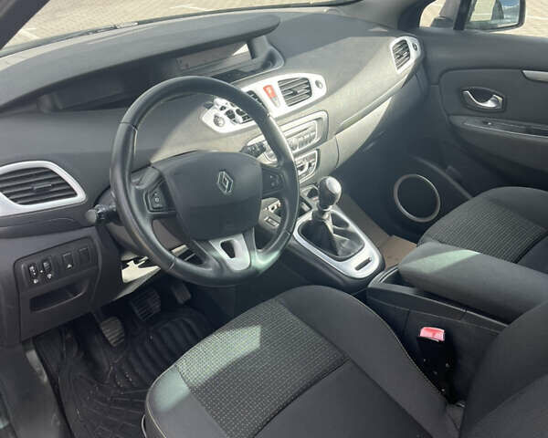 Сірий Рено Сценік, об'ємом двигуна 1.6 л та пробігом 148 тис. км за 6800 $, фото 12 на Automoto.ua