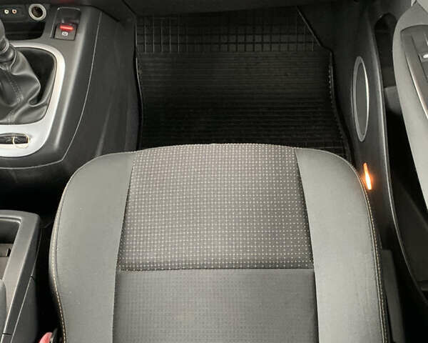 Серый Рено Сценик, объемом двигателя 1.6 л и пробегом 214 тыс. км за 7350 $, фото 48 на Automoto.ua