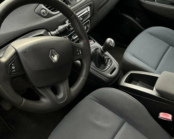 Серый Рено Сценик, объемом двигателя 1.5 л и пробегом 241 тыс. км за 5950 $, фото 12 на Automoto.ua