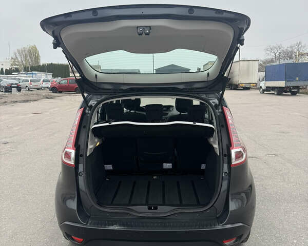 Серый Рено Сценик, объемом двигателя 1.6 л и пробегом 218 тыс. км за 7800 $, фото 49 на Automoto.ua