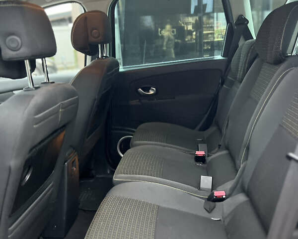 Сірий Рено Сценік, об'ємом двигуна 1.6 л та пробігом 176 тис. км за 7700 $, фото 17 на Automoto.ua