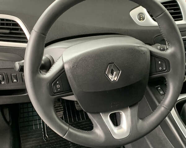 Серый Рено Сценик, объемом двигателя 1.6 л и пробегом 214 тыс. км за 7350 $, фото 70 на Automoto.ua