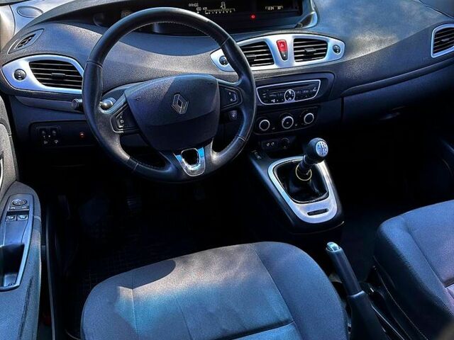 Серый Рено Сценик, объемом двигателя 1.5 л и пробегом 303 тыс. км за 6200 $, фото 2 на Automoto.ua