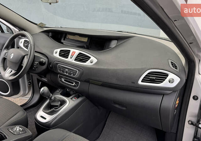 Рено Сценик 2009 в Виннице на Automoto.ua Серый Рено Сценик, объемом двигателя 0 л и пробегом 220 тыс. км за 7750 $, фото 38 на Automoto.ua