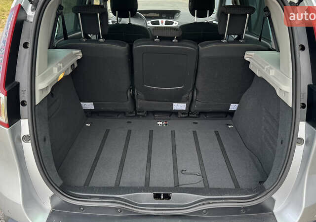 Рено Сценик 2009 в Виннице на Automoto.ua Серый Рено Сценик, объемом двигателя 0 л и пробегом 220 тыс. км за 7750 $, фото 57 на Automoto.ua