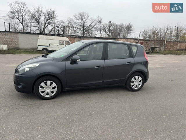 Серый Рено Сценик, объемом двигателя 1.6 л и пробегом 218 тыс. км за 7800 $, фото 2 на Automoto.ua