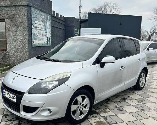 Рено Сценік 2009 у Самборе на Automoto.ua Сірий Рено Сценік, об'ємом двигуна 1.87 л та пробігом 270 тис. км за 6550 $, фото 5 на Automoto.ua