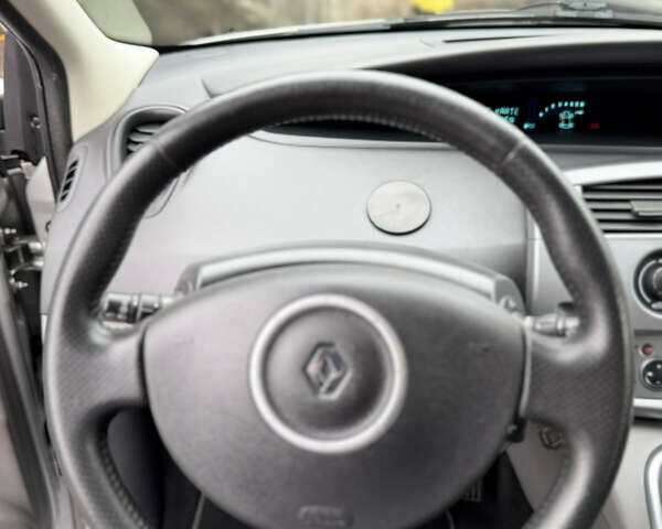 Рено Сценік 2009 у Луцьку на Automoto.ua Сірий Рено Сценік, об'ємом двигуна 1.6 л та пробігом 210 тис. км за 5400 $, фото 5 на Automoto.ua