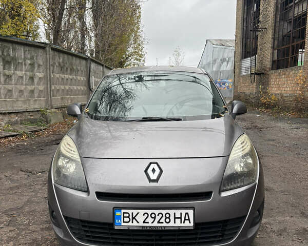 Серый Рено Сценик, объемом двигателя 1.87 л и пробегом 320 тыс. км за 6300 $, фото 1 на Automoto.ua