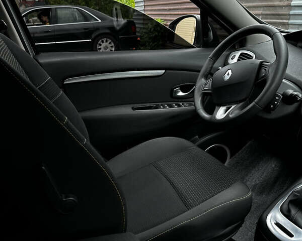 Серый Рено Сценик, объемом двигателя 2 л и пробегом 272 тыс. км за 6800 $, фото 28 на Automoto.ua