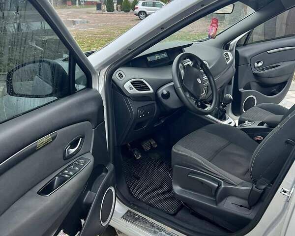Рено Сценік 2009 у Самборе на Automoto.ua Сірий Рено Сценік, об'ємом двигуна 1.87 л та пробігом 270 тис. км за 6550 $, фото 13 на Automoto.ua