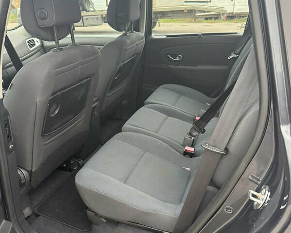 Серый Рено Сценик, объемом двигателя 1.6 л и пробегом 218 тыс. км за 7800 $, фото 41 на Automoto.ua