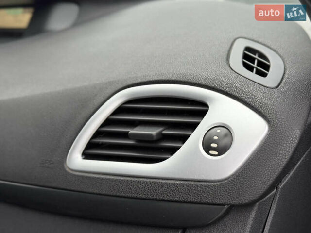 Серый Рено Сценик, объемом двигателя 1.6 л и пробегом 196 тыс. км за 6700 $, фото 103 на Automoto.ua