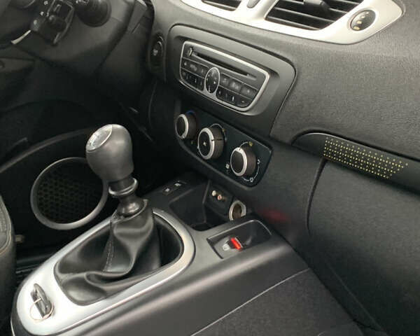 Серый Рено Сценик, объемом двигателя 1.6 л и пробегом 214 тыс. км за 7350 $, фото 65 на Automoto.ua