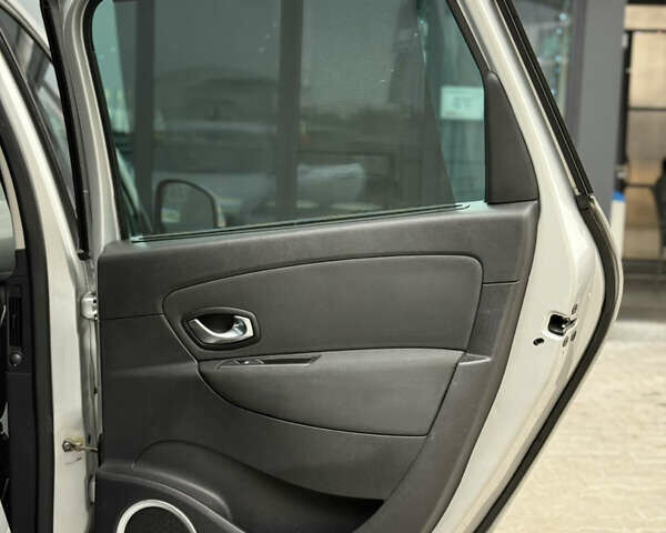 Серый Рено Сценик, объемом двигателя 1.6 л и пробегом 196 тыс. км за 6700 $, фото 81 на Automoto.ua