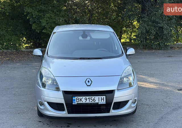 Серый Рено Сценик, объемом двигателя 2 л и пробегом 272 тыс. км за 6800 $, фото 1 на Automoto.ua