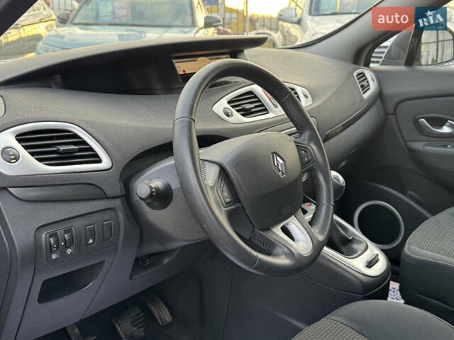 Сірий Рено Сценік, об'ємом двигуна 1.4 л та пробігом 176 тис. км за 7300 $, фото 9 на Automoto.ua
