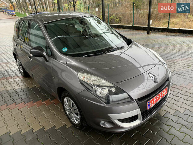 Серый Рено Сценик, объемом двигателя 1.6 л и пробегом 214 тыс. км за 7350 $, фото 1 на Automoto.ua