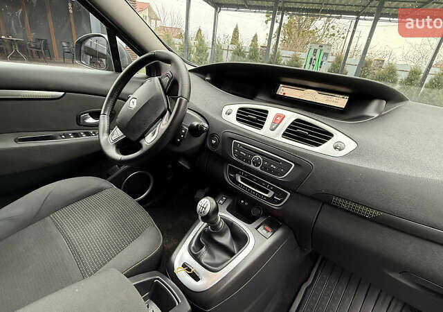 Сірий Рено Сценік, об'ємом двигуна 1.6 л та пробігом 176 тис. км за 7250 $, фото 13 на Automoto.ua
