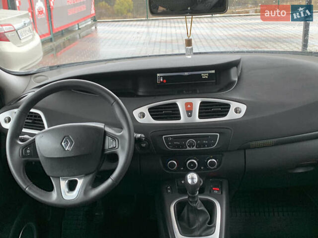 Серый Рено Сценик, объемом двигателя 1.6 л и пробегом 214 тыс. км за 7350 $, фото 69 на Automoto.ua
