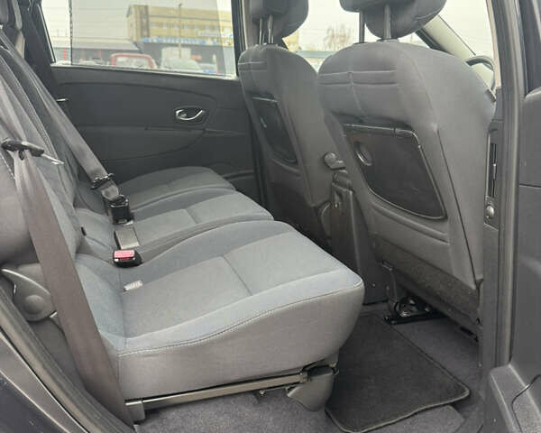 Серый Рено Сценик, объемом двигателя 1.6 л и пробегом 218 тыс. км за 7800 $, фото 38 на Automoto.ua