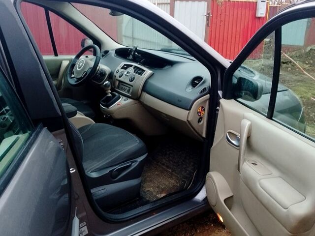 Серый Рено Сценик, объемом двигателя 15 л и пробегом 300 тыс. км за 5300 $, фото 3 на Automoto.ua