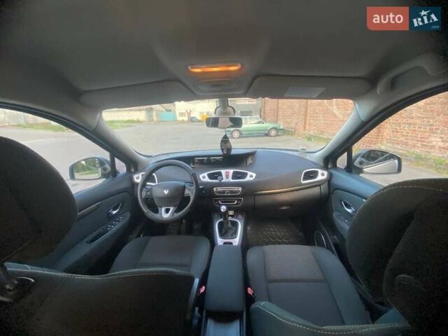 Рено Сценик 2009 в Чернигове на Automoto.ua Серый Рено Сценик, объемом двигателя 1.5 л и пробегом 240 тыс. км за 6400 $, фото 2 на Automoto.ua