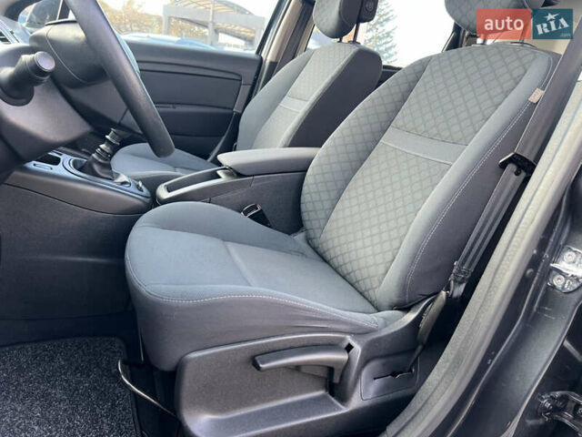 Сірий Рено Сценік, об'ємом двигуна 1.6 л та пробігом 237 тис. км за 7650 $, фото 33 на Automoto.ua