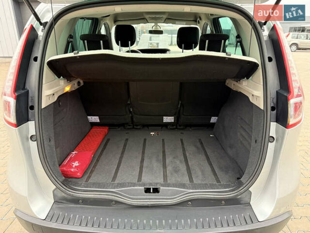 Серый Рено Сценик, объемом двигателя 1.6 л и пробегом 196 тыс. км за 6700 $, фото 109 на Automoto.ua