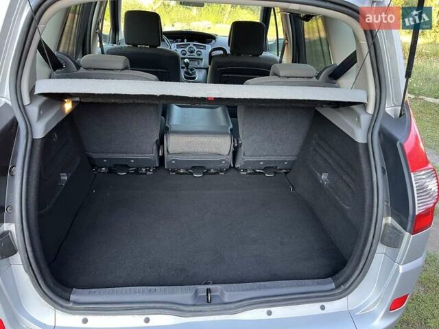 Рено Сценик 2009 в Харькове на Automoto.ua Серый Рено Сценик, объемом двигателя 0 л и пробегом 239 тыс. км за 6800 $, фото 8 на Automoto.ua