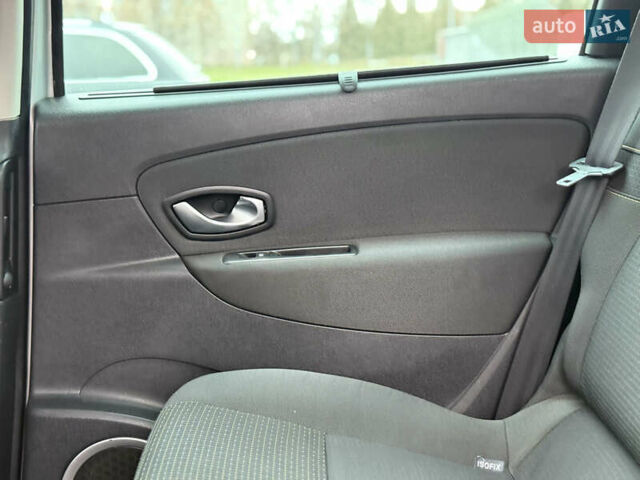 Серый Рено Сценик, объемом двигателя 1.6 л и пробегом 196 тыс. км за 6700 $, фото 74 на Automoto.ua