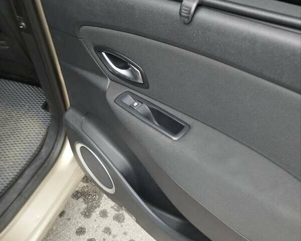 Серый Рено Сценик, объемом двигателя 1.6 л и пробегом 250 тыс. км за 6600 $, фото 10 на Automoto.ua