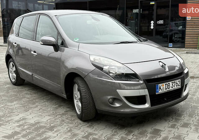 Сірий Рено Сценік, об'ємом двигуна 1.6 л та пробігом 176 тис. км за 7250 $, фото 1 на Automoto.ua