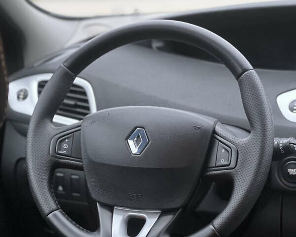 Сірий Рено Сценік, об'ємом двигуна 1.6 л та пробігом 176 тис. км за 7700 $, фото 23 на Automoto.ua