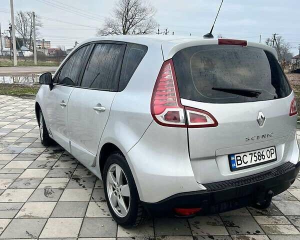 Рено Сценік 2009 у Самборе на Automoto.ua Сірий Рено Сценік, об'ємом двигуна 1.87 л та пробігом 270 тис. км за 6550 $, фото 4 на Automoto.ua