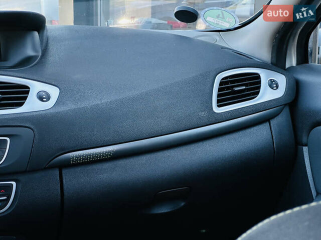 Рено Сценик 2009 в Харькове на Automoto.ua Серый Рено Сценик, объемом двигателя 1.6 л и пробегом 203 тыс. км за 7999 $, фото 32 на Automoto.ua