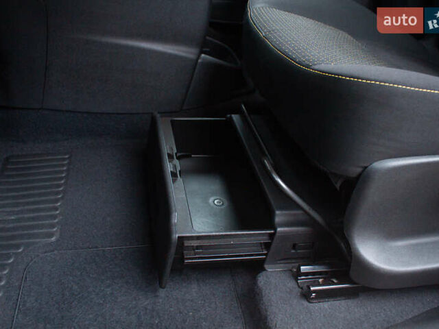 Серый Рено Сценик, объемом двигателя 2 л и пробегом 130 тыс. км за 8200 $, фото 35 на Automoto.ua