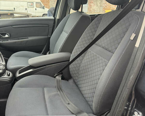 Серый Рено Сценик, объемом двигателя 1.6 л и пробегом 218 тыс. км за 7800 $, фото 42 на Automoto.ua