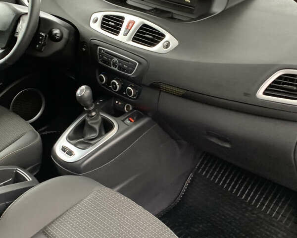 Серый Рено Сценик, объемом двигателя 1.6 л и пробегом 214 тыс. км за 7350 $, фото 60 на Automoto.ua