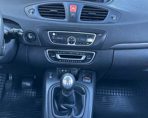 Серый Рено Сценик, объемом двигателя 1.46 л и пробегом 213 тыс. км за 5600 $, фото 43 на Automoto.ua