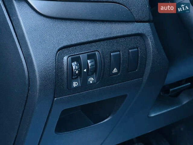 Рено Сценик 2009 в Харькове на Automoto.ua Серый Рено Сценик, объемом двигателя 1.6 л и пробегом 203 тыс. км за 7999 $, фото 16 на Automoto.ua