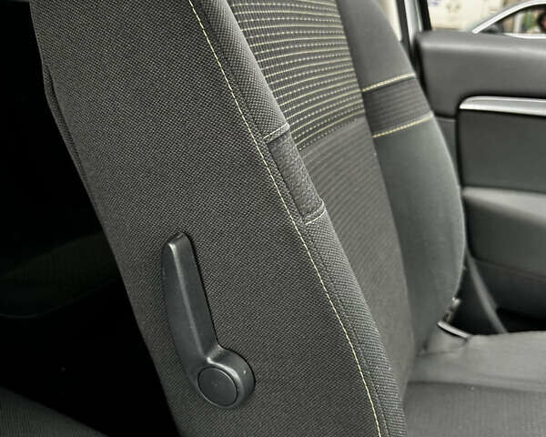 Серый Рено Сценик, объемом двигателя 2 л и пробегом 272 тыс. км за 6800 $, фото 27 на Automoto.ua