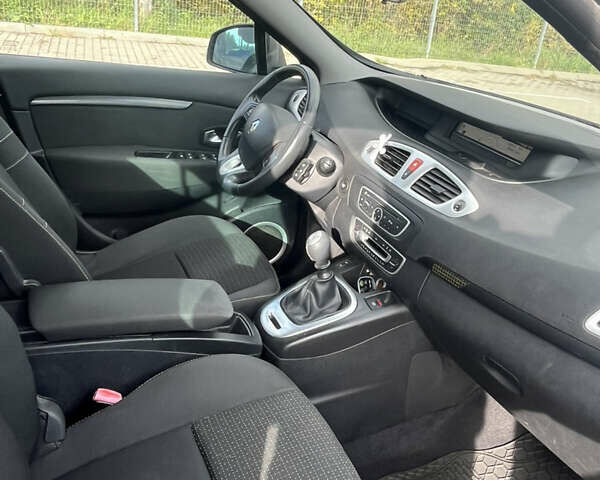 Сірий Рено Сценік, об'ємом двигуна 1.6 л та пробігом 148 тис. км за 6800 $, фото 15 на Automoto.ua