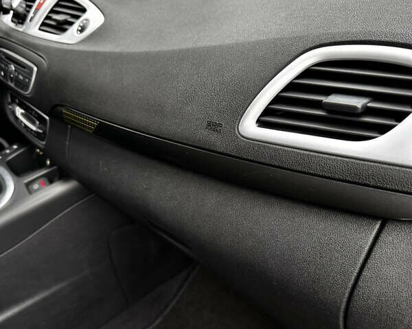 Серый Рено Сценик, объемом двигателя 2 л и пробегом 272 тыс. км за 6800 $, фото 21 на Automoto.ua