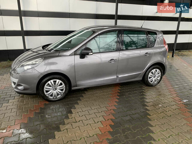 Серый Рено Сценик, объемом двигателя 1.6 л и пробегом 214 тыс. км за 7350 $, фото 2 на Automoto.ua