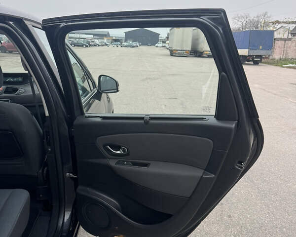 Серый Рено Сценик, объемом двигателя 1.6 л и пробегом 218 тыс. км за 7800 $, фото 39 на Automoto.ua