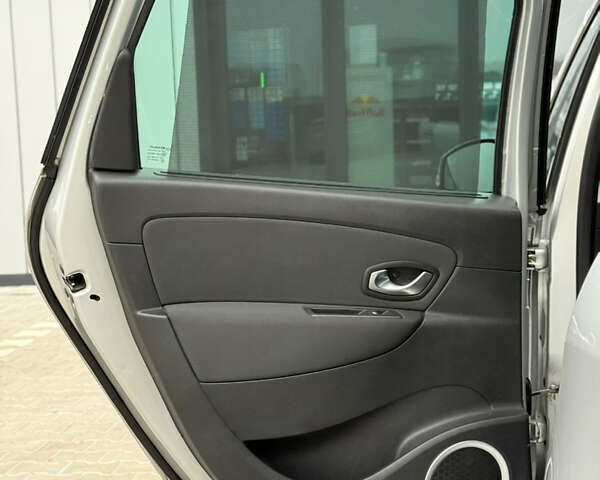 Серый Рено Сценик, объемом двигателя 1.6 л и пробегом 196 тыс. км за 6700 $, фото 64 на Automoto.ua